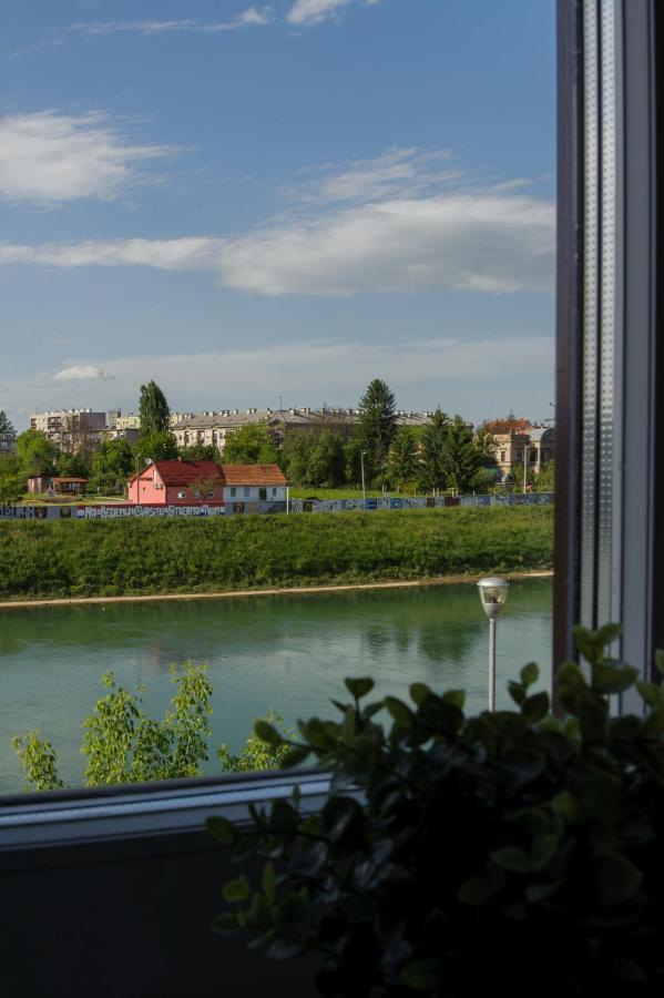 Cozy River View Apartment Карловаць Екстер'єр фото